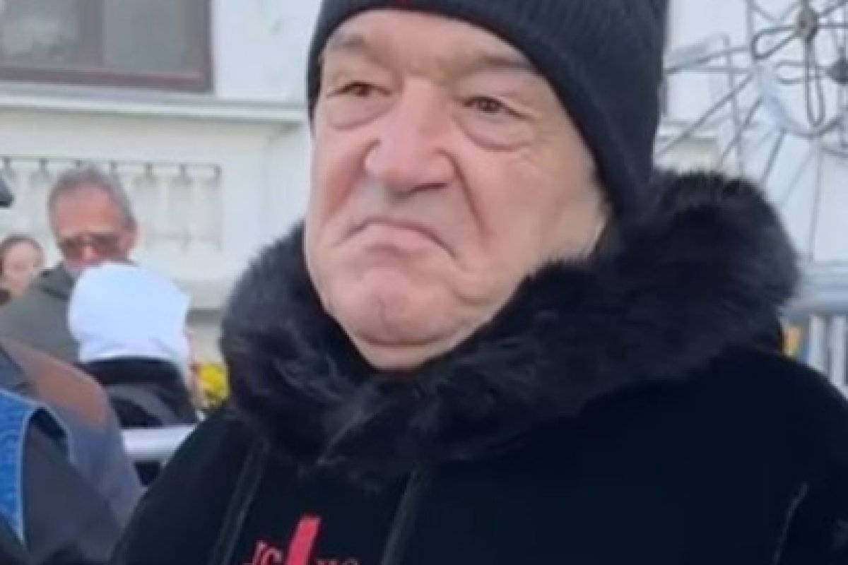 Gigi Becali a purtat pe cap căciula pe care a făcut-o deja celebră cu alte ocazii