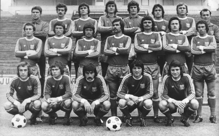 Steaua, campioana României, ediția '75-'76. Marcel e primul din stânga, pe rândul de jos