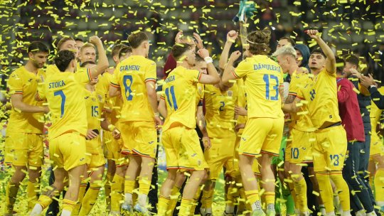 Sărbătoare în Giulești, după calificarea României U21! Imaginile bucuriei de la finalul partidei: Pancu, luat pe sus de jucători