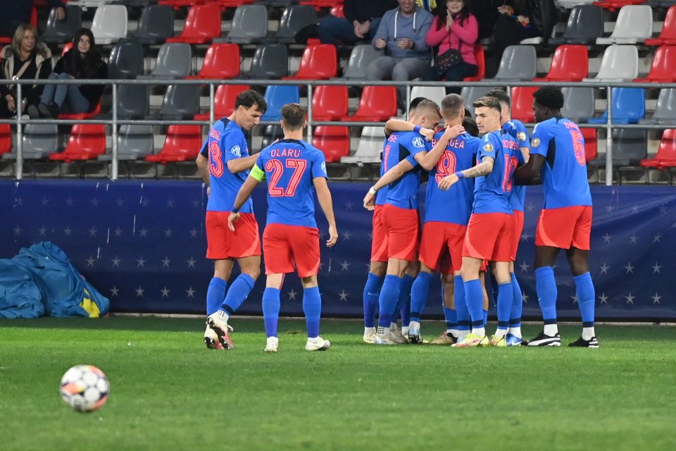 Jucătorii de la FCSB, în timpul meciului cu Petrolul din SuperLiga, 1-1, pe stadionul Steaua