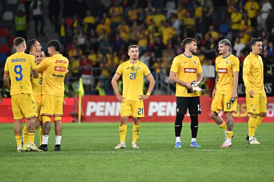 Fotbalistii romani Alexandru Mitrita, Virgil Ghita, Florinel Coman, Darius Olaru, Iustin Laurentiu Popescu, Valentin Mihăilă si Andrei Artean se felicita dupa meciul de fotbal dintre Romania si Lituania, contand pentru Liga Natiunilor, desfasurat pe Stadionul Steaua din Bucuresti, luni 9 septembrie 2024.