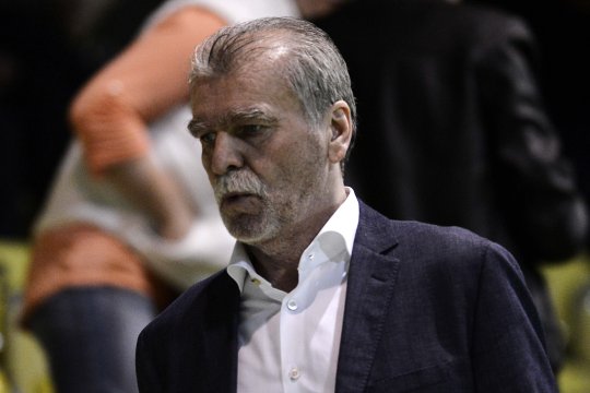 Scandalul Dinu Gheorghe-Dan Șucu ia amploare! ”Vamă” îi răspunde patronului Rapidului: ”Ia-o de la mici pe capota mașinii și apoi ajungi la Don Perignon și la caviar”
