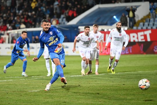 Gloria Buzău - Hermannstadt 3-0. Budescu a marcat prima dublă după aproape 3 ani! Victorie uriașă obținută de jucătorii pregătiți de Neagoe
