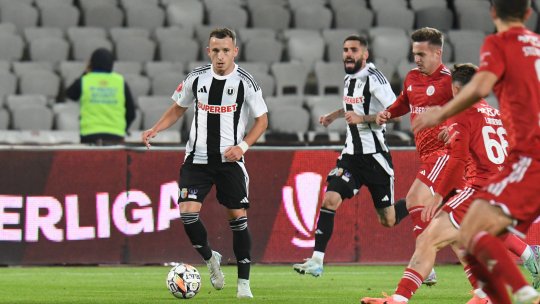 ”Când liniștea se-așterne în peluza goală, fotbalul își pierde farmecul de odinioară”. Mesajul apărut în tribune la meciul U Cluj - Oțelul Galați