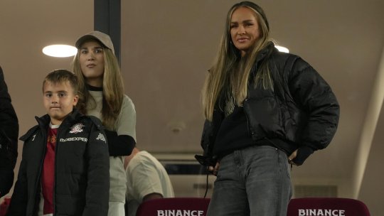 Prezențe care mai de care în Giulești. Cântăreața și prezentatoarea care nu au lipsit de la meciul Rapid - Farul