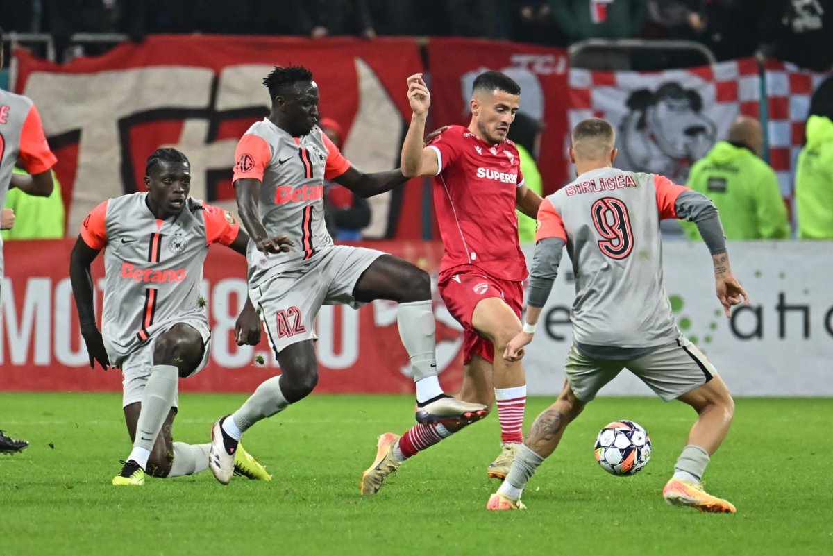 Joyskim Aurelien Dawa Tchakonte, Baba Alhassan si Selmani Astrit in meciul de fotbal dintre Dinamo Bucuresti si FCSB