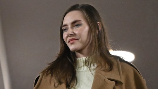 Cine este Oana, tânăra care apare des în loja lui Dan Șucu. Nici Google nu prea știe de ea