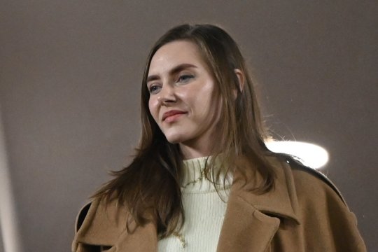 Cine este Oana, tânăra care apare des în loja lui Dan Șucu. Nici Google nu prea știe de ea