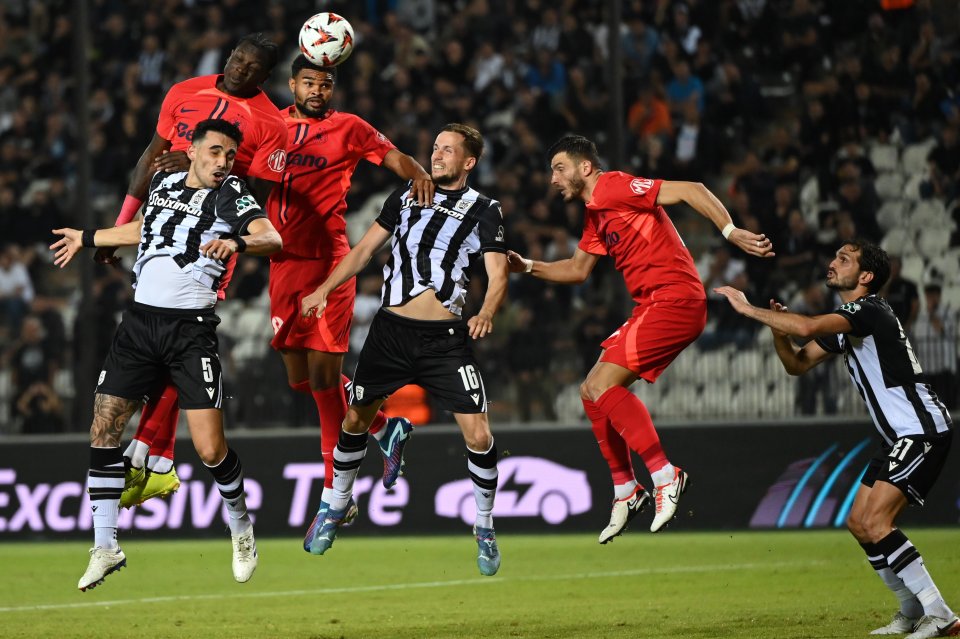 Ioannis Michailidis, Joyskim Aurelien Dawa Tchakonte, Malcolm Edjouma, Tomasz Kędziora, Ionuț Constantin Panțîru si Magomed Ozdoev in meciul dintre PAOK Salonic si FCSB, din cadrul UEFA Europa League, desfasurat pe Stadionul Toumba din Salonic, joi 3 octombrie 2024.