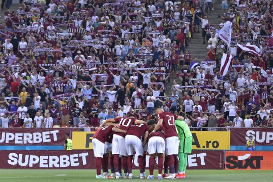 Interes uriaș pentru derby-ul FCSB - Rapid! Imagini cu coada la care au stat suporterii giuleșteni pentru a își cumpăra bilete