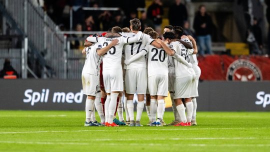 Umilință cruntă suferită de fosta adversară a FCSB! A fost eliminată rușinos din cupă de o echipă amatoare