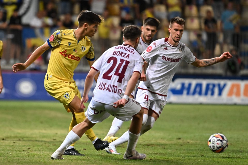 Alin Marius Botogan si Mattias Kait in meciul de fotbal dintre Petrolul Ploiesti si Rapid Bucuresti, din cadrul Superligii Superbet, desfasurat pe Stadionul Ilie Oana din Ploiesti, luni 29 iulie 2024.