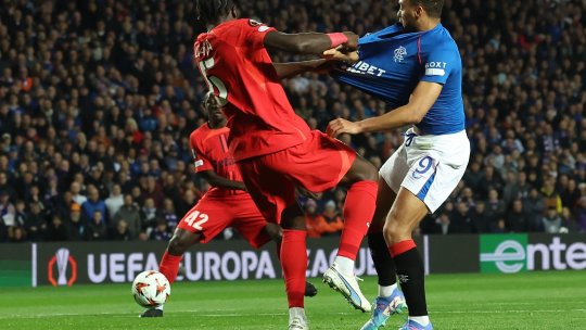 "Și-a pierdut vederea, nu mai vedea nimic!". Momentul înspăimântător care nu s-a văzut la TV, în Rangers - FCSB: "A fugit de pe teren"