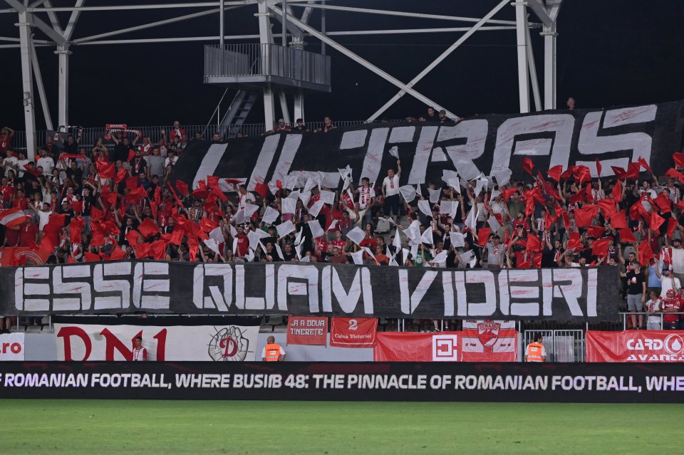 Secenografie a suporterilor dinamovisti prezentata la meciul de fotbal dintre Dinamo Bucuresti si Universitatea Craiova, din cadrul Superligii Superbet, desfasurat pe Stadionul National Arcul de Triumf din Bucuresti, sambata 24 august 2024.