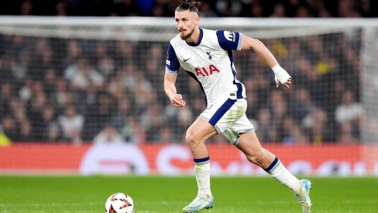 Ce au scris englezii despre Radu Drăgușin, după ce românul a fost intregalist în meciul lui Tottenham din Europa League
