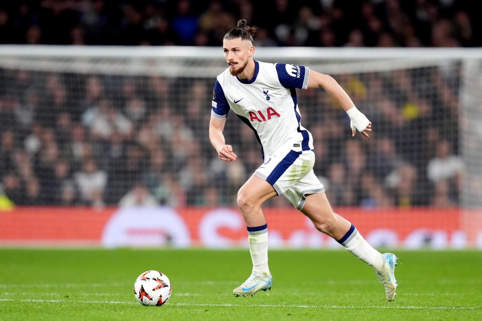 Radu Drăgușin a jucat și joi pentru Tottenham, în Europa League