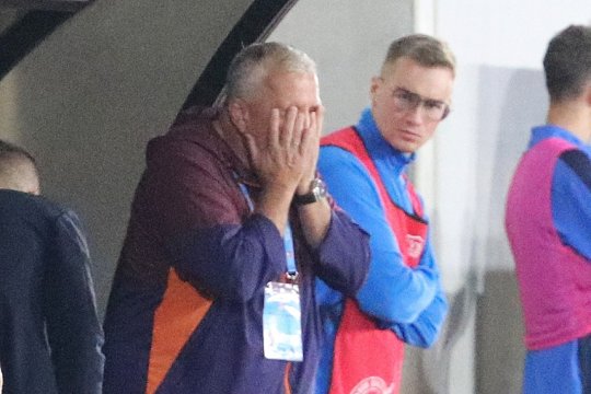Reacția lui Dan Petrescu, după ce a fost întrebat dacă se teme de demitere: ”M-am dus”