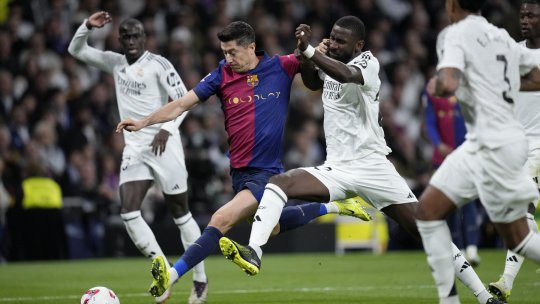 Real Madrid - Barcelona 0-3, ACUM, pe iAMsport.ro. Lewandowski o execută pe Real în partea secundă