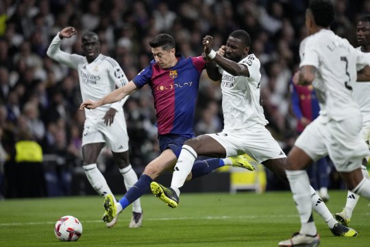 Real Madrid - Barcelona 0-4. Umilință pe Santiago Bernabeu! Catalanii s-au distrat cu rivalii și înving la scor