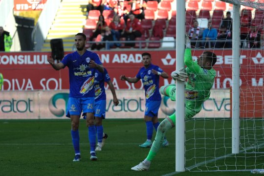 Autogol de senzație la UTA - Gloria Buzău. A lovit balonul mai bine decât orice atacant