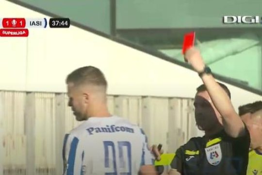 Poli Iași, probleme în meciul cu Petrolul. Un jucător a primit cartonaș roșu