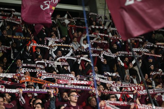 Au început ironiile înainte de FCSB - Rapid. Ce au afișat suporterii giuleșteni la Arena Națională