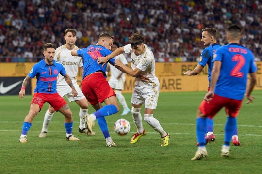 Jucătorul accidentat grav de la FCSB care a venit să își susțină colegii în derby-ul cu Rapid