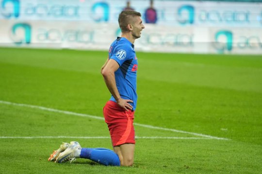 Florin Tănase a cerut penalty după un duel cu Boupendza. Istvan Kovacs a luat decizia imediat