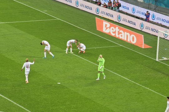 Derby-ul dintre FCSB și Rapid, întrerupt de două ori în repriza secundă