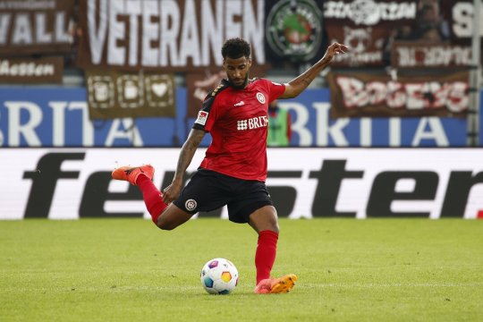 OFICIAL | Fostul fundaș de la Arsenal a ajuns în SuperLigă