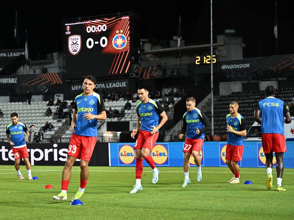 Fotbaliștii steliști Alexandru Mihail Baluță, Risto Radunovic, Adrian Gheorghe Șut, Darius Dumitru Olaru si George Daniel Bîrligea la incalzirea de dinaintea meciului dintre PAOK Salonic si FCSB, din cadrul UEFA Europa League, desfasurat pe Stadionul Toumba din Salonic, joi 3 octombrie 2024