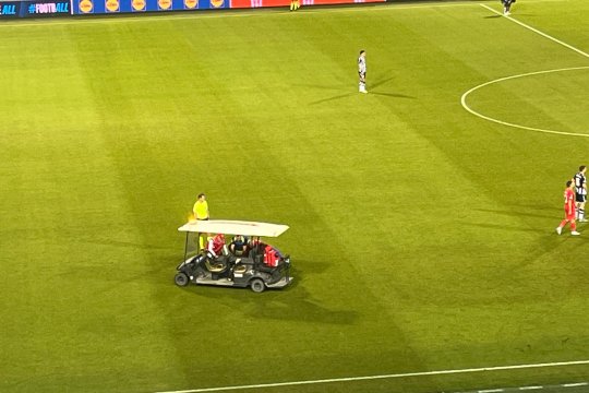 Ghinion teribil pentru fotbalistul de la FCSB în meciul cu PAOK! A ieșit accidentat înainte de pauză și ar putea rata din nou convocarea la națională