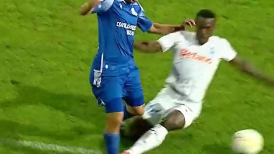 Ndong a scăpat de eliminare după o intrare criminală. Moment controversat la meciul Universității Craiova din Cupa României