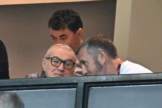 Dialogul purtat de "Ferguson" Becali cu oficialii FCSB în minutul 40 al meciului: "Gigi, dacă dă gol îl mai schimbăm?"