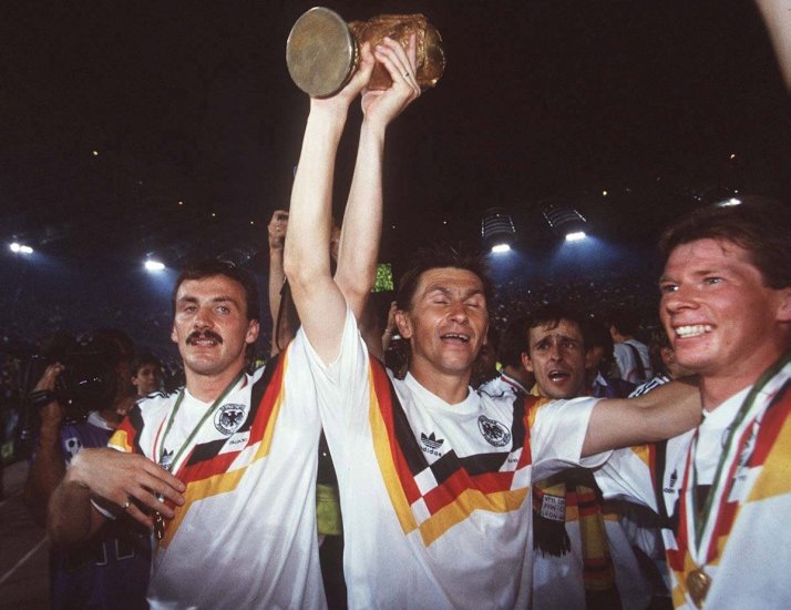 Kohler, Augethaler și Stefan Reuter (primul din dreapta) sărbătoresc titlul mondial din 1990