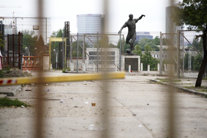 Statuia lui Cătălin Hîldan tronează încă la vechiul Stadion Dinamo