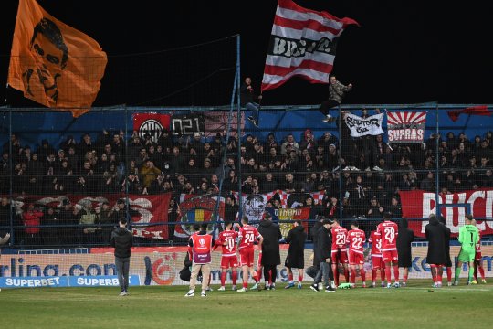 Fanii lui Dinamo s-au luat la ceartă între ei la Ovidiu: ”Dacă nu ne calmăm, ce faci?”. Jandarmii au intervenit