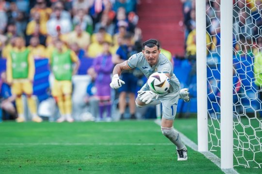 Florin Niță i-a salvat viața unui adversar în Arabia Saudită! Ce a făcut portarul român după ce un fotbalist s-a prăbușit pe teren
