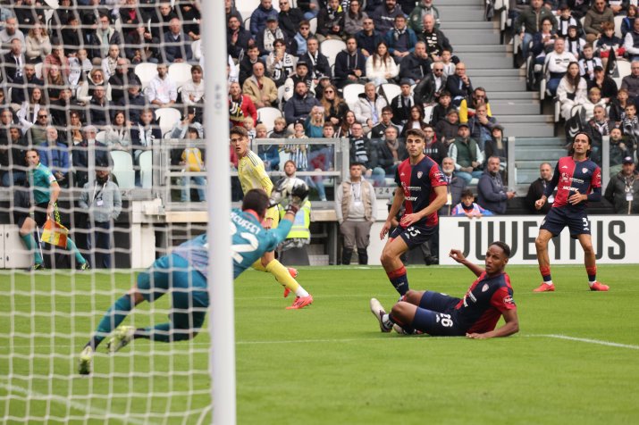 În poarta celor de la Cagliari s-a aflat Simone Scuffet, fostul goalkeeper al CFR-ului