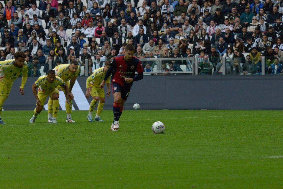 Momentul în care Răzvan Marin înscrie din penalty în partida dintre Juventus și Cagliari