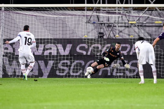 Ce nebunie: 3 penalty-uri ratate în Fiorentina - AC Milan. Cât s-a terminat meciul