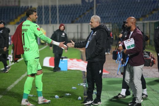 Legenda lui Dinamo prevede dezastrul la Rapid și îl ”taxează” pe Șumudică: ”Nu o să mai reziste mult nici conducerea, nici fanii!” / ”Anul trecut aveau antrenor profesionist”