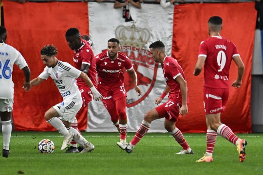 Ce fotbalist de la Dinamo l-a dat pe spate pe Claudiu Vaișcovici: ”Îmi place!”. Despre cine spune că ”are tricoul fleașcă în minutul 10”