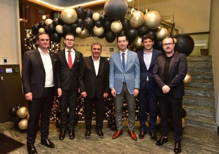 Reprezenanți ai Nordis, alături de Gică Hagi, Miodrag Belodedici și Răzvan Burleanu