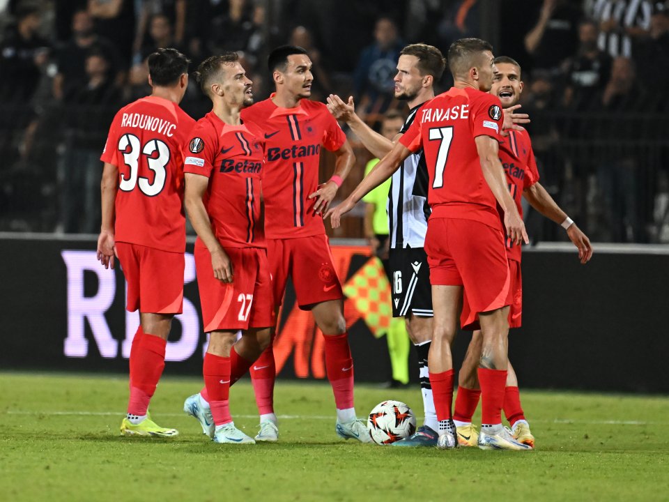 Darius Olaru, alături de Adrian Șut, Tomasz Kędziora, Florin Tănase si Daniel Bîrligea in meciul dintre PAOK Salonic si FCSB, din cadrul UEFA Europa League, desfasurat pe Stadionul Toumba din Salonic, joi 3 octombrie 2024.