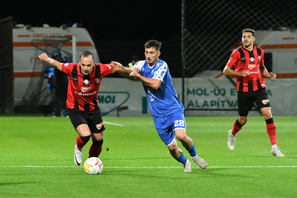 Dolný Jozef, Szilárd Veres și Denis Brînzan în meciul de fotbal dintre AFK Csikszereda Miercurea Ciuc și CSM Focșani 2007, contând pentru Liga 2 Casa Pariurilor, desfășurat pe Stadionul Municipal din Miercurea Ciuc, luni 7 octombrie 2024