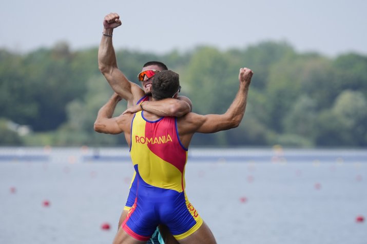 Campionul olimpic de la Paris, plecăciuni pentru Elisabeta Lipă