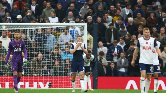 Fanii lui Tottenham ”au luat foc” după gafa lui Radu Drăgușin în meciul cu Ipswich: ”Nenorociți ca el nu pot juca la clubul meu de fotbal”
