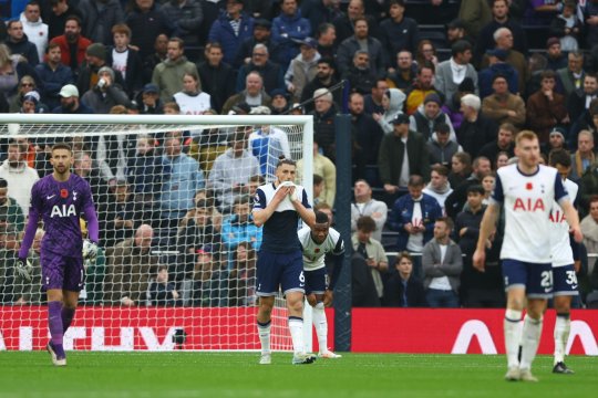 Fanii lui Tottenham ”au luat foc” după gafa lui Radu Drăgușin în meciul cu Ipswich: ”Nenorociți ca el nu pot juca la clubul meu de fotbal”
