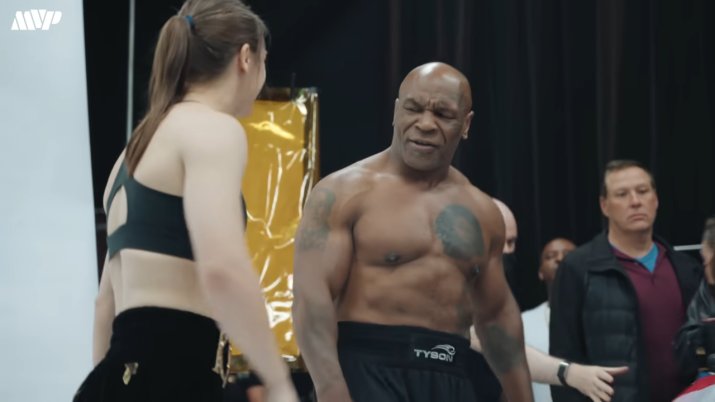 Tyson rămâne o "bestie". Iron Mike s-a antrenat în fața fanilor și și-a etalat fizicul impunător